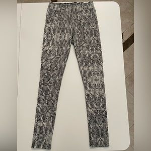 Snake print leggings